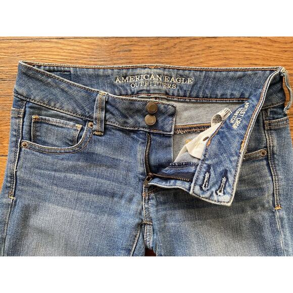 AMERICAN EAGLE OUTFITTERS ‘Artist Crop Stretch’ Low-Rise Jeans sz 2 - Picture 5 of 10